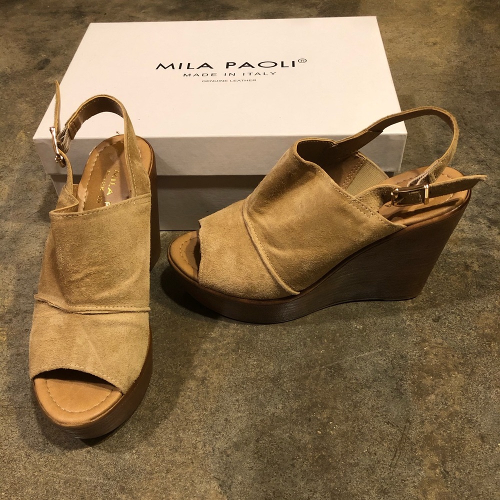 NWT Mila Paoli Wedge
